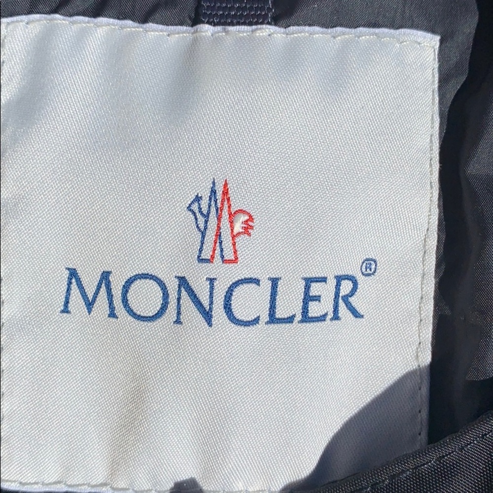 Moncler Yolene quilted jacket with belt & zippers - Picture 4 of 5